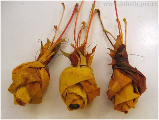 Осенний букет: как сделать розы из кленовых листьев своими руками?